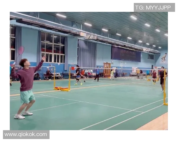 武汉羽毛球队耐力揭秘：羽毛球巨献背后的训练与坚持